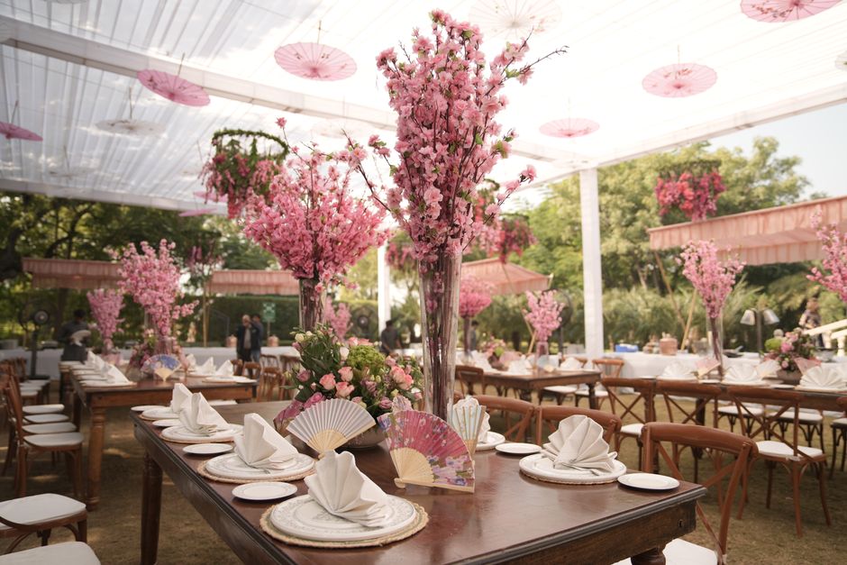 Exquisite wedding table floral decor